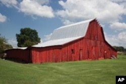 海史密斯拍摄的木头谷仓