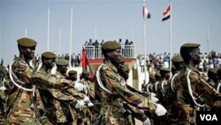 Tentara Sudan selatan melakukan parade di ibukota Juba. Khartoum menuduh Sudan selatan membantu pemberontak di negara bagian Kordofan selatan.