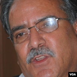 Pemimpin partai Maois, Pushpa Kamal Dahal, dikenal dengan julukan Prachanda, saat diwawancarai VOA di bulan Mei.