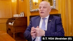 Збільшити британсько-українську торгівлю з $2,35 млрд. у 2017 р. ще принаймні на мільярд, сподівається Степан Кубів, перший віце-прем’єр-міністр України - Міністр економічного розвитку і торгівлі. Інтерв’ю "Голосу Америки" у Лондоні 9 жовтня 2018р.