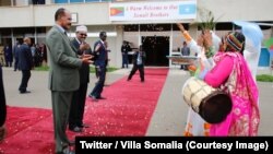 Rais wa Somalia Farmajo akiwa na Rais wa Eritrea Afwerki mjini Asmara