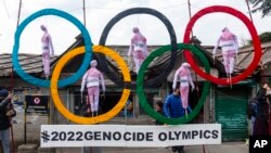 Huquq faollari 2022-yil Pekinda o'tkaziladigan qishki olimpiadani "genotsid olimpiadasi" deb atamoqda, Darmsala, Hindiston, 2021-yil, 3-fevral.