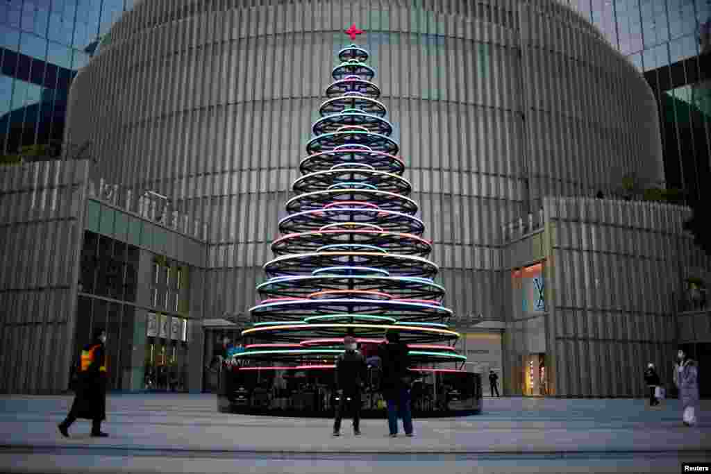 Árvore de Natal em Xangai, China.14 Dezembro 2021
