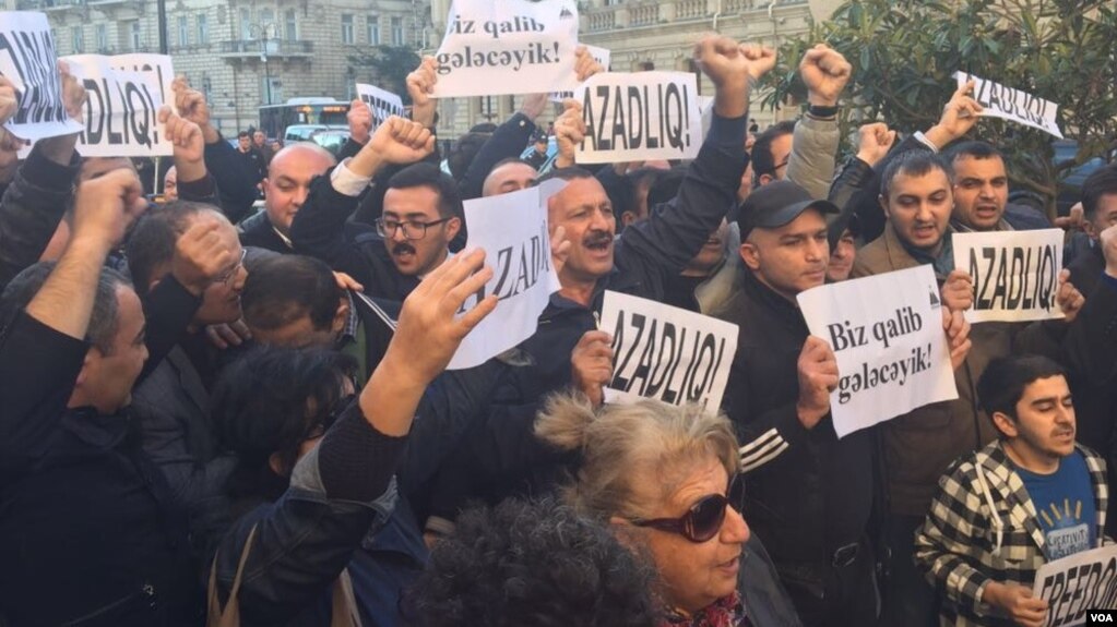 Müsavat Partiyası: Bu gün onlarla partiya üzvü polisə çağırılıb