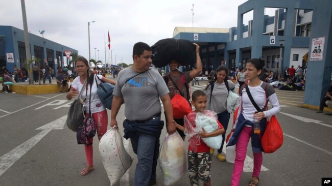 Los migrantes venezolanos han llenado las fronteras de los países vecinos buscando oportunidades para empezar de nuevo. La mayoría de países no se encuentran preparados para recibir a tantos migrantes.