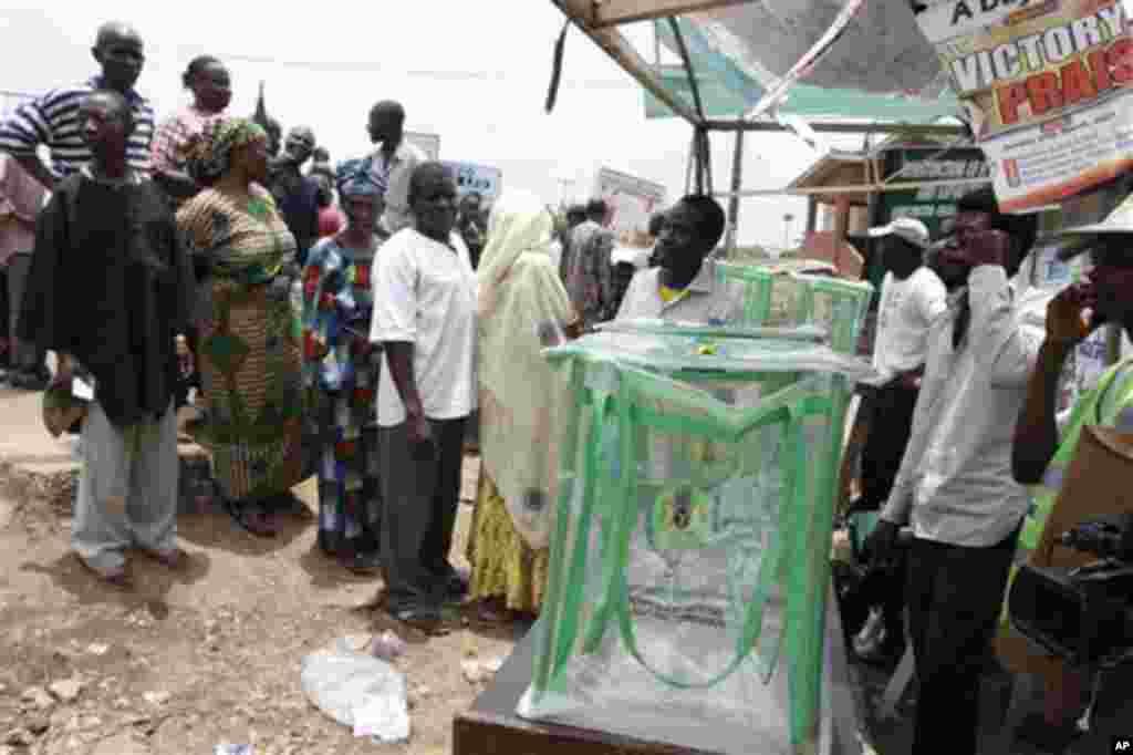 People line up to cast their votes in Ibadan, Nigeria, Saturday, April 2, 2011, before the election was postponed. Nigeria postponed its National Assembly elections Saturday as ballots and tally sheets remained missing from polling places throughout the 