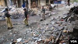 Serangan bom kembar di pasar kota Peshawar menewaskan 35 orang dan melukai 100 lainnya hari Sabtu (11/6).