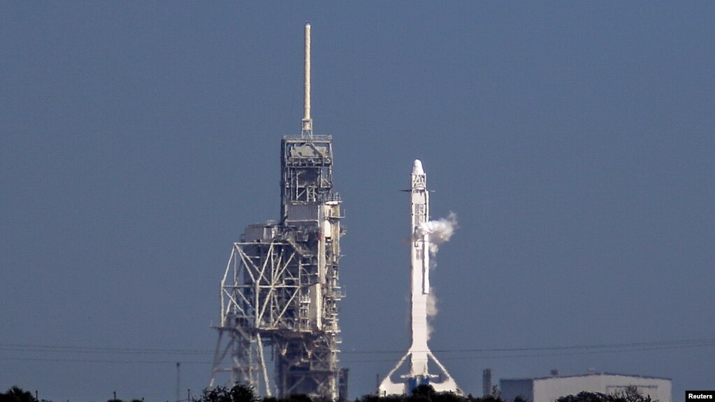 Tên lửa vận tải Falcon 9 của hãng SpaceX tại Trung tâm Vũ trụ Kennedy, Mũi Canaveral, Florida, ngày 18/02/2017.