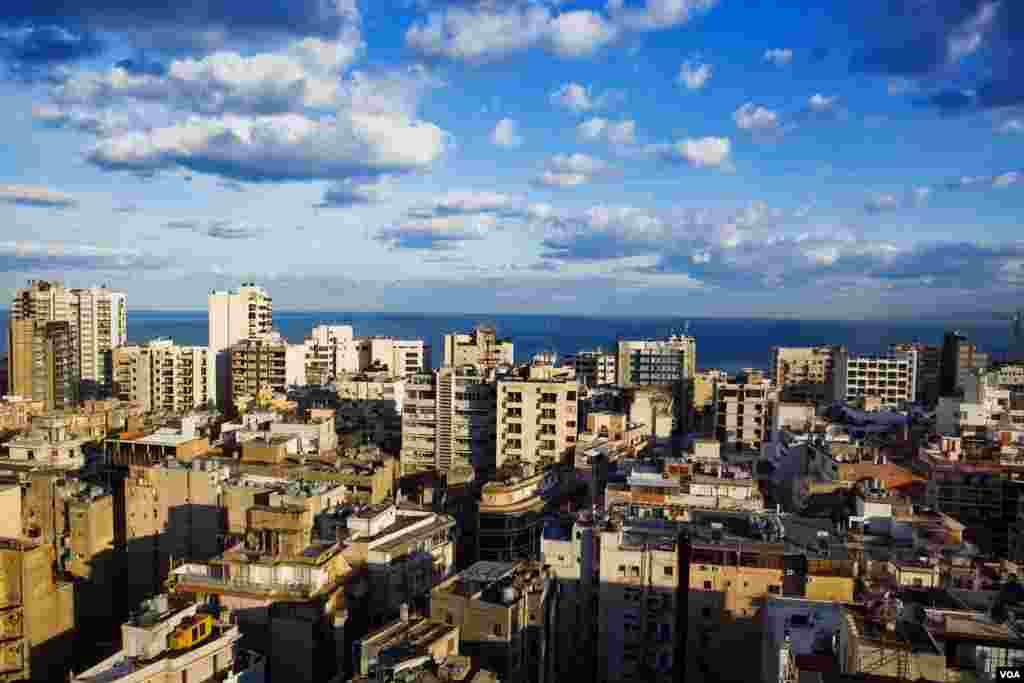 Beirut buildings rise higher and higher as everyone struggles to get a sea view. (VOA/V. Undritz)