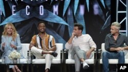 De izquierda a derecha, Julia Roberts, Stephan James, Bobby Cannavale y Dermot Mulroney participan en el panel de "Homecoming" durante el TCA Summer Press Tour (Gira de Verano de la Asociación de Críticos de Televisión) el sábado 28 de julio de 2018 en Beverly Hills, California (Foto de Richard Shotwell / Invision / AP )