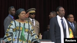 African Union Chief Nkosazana Dlamini-Zuma (front L) and Mali's President Dioncounda Traore attend a high level international meeting in Bamako, October 19, 2012.