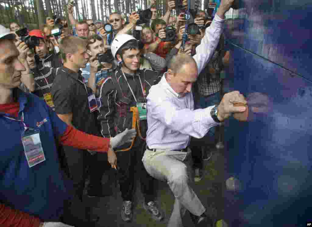 Putin on a climbing wall during his visit to the pro-Kremlin youth group "Nashi" at lake Seliger, Russia, August 1, 2011. (Reuters)
