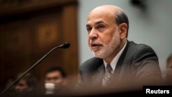 Gubernur Bank Sentral AS Ben Bernanke memberikan kesaksian di depan komisi Kongres Amerika (17/7).