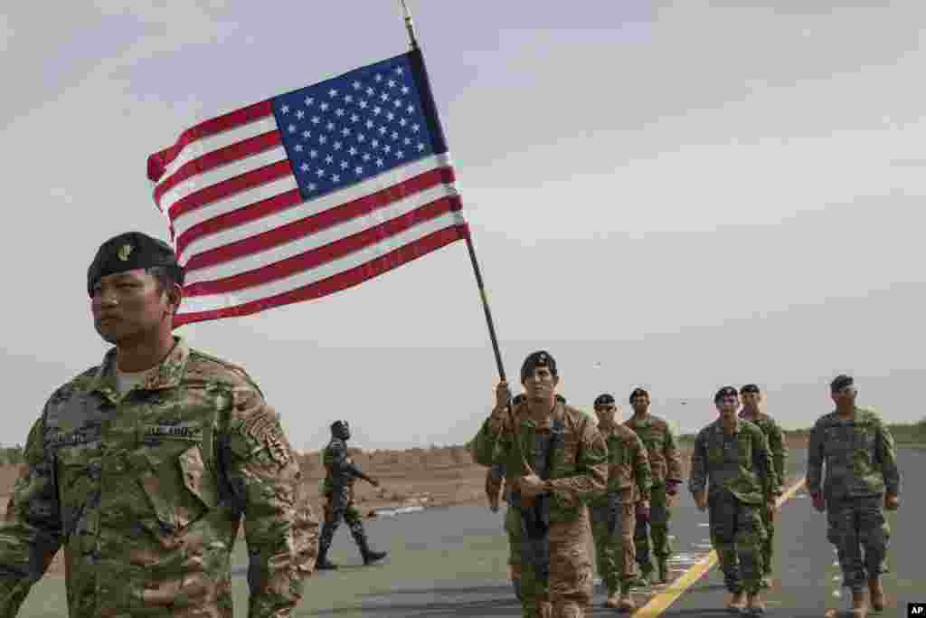 LUNDI. Le Sénégal et les Etats-Unis ont signé à Dakar un accord de défense permettant "la présence permanente" de militaires américains dans le pays, pour notamment lutter contre "la menace terroriste" en Afrique de l'Ouest. LIRE L'ARTICLE ICI.