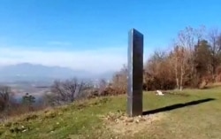 دسمبر میں تکونی دھاتی مینار کو رومانیہ کے ایک پہاڑی علاقے میں دیکھا گیا