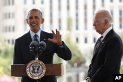 美国总统奥巴马在副总统拜登的陪同下，在佛罗里达州奥兰多市发表讲话(2016年6月17日)