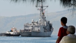 美国一艘导弹护卫舰2010年10月18日在参与美菲联合军演后离开苏比克湾（美国海军照片）