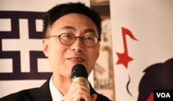 香港教育专业人员协会内务副会长庄耀洸 (美国之音汤惠芸拍摄)