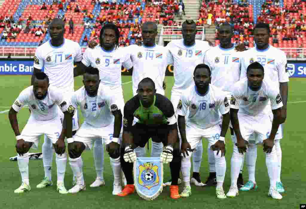 Democratic Republic of Congo&#39;s national team poses before their African Cup of Nations quarter final soccer match against Congo in Bata, Equatorial Guinea, Saturday, Jan. 31, 2015. (AP Photo/Themba Hadebe)