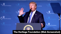 El presidente de Estados Unidos Donald Trump, en charla con The Heritage Foundation el 17 de octubre de 2017.