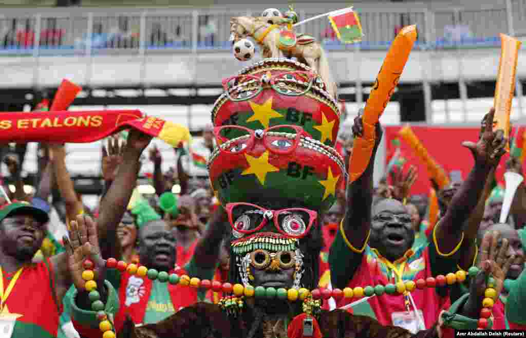 Fans of Burkina Faso cheer ahead of the team's Group A soccer match against Equatorial Guinea during the African Cup of Nations in Bata January 21, 2015. (REUTERS)
