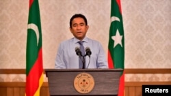 FILE - Maldivian President Abdulla Yameen speaks as he gives a statement at President office in Male, Maldives September 24, 2018. 