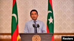FILE - Maldivian President Abdulla Yameen speaks as he gives a statement at President office in Male, Maldives September 24, 2018. 