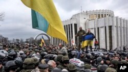 Des manifestants dans Kiev, le 5 décembre 2017