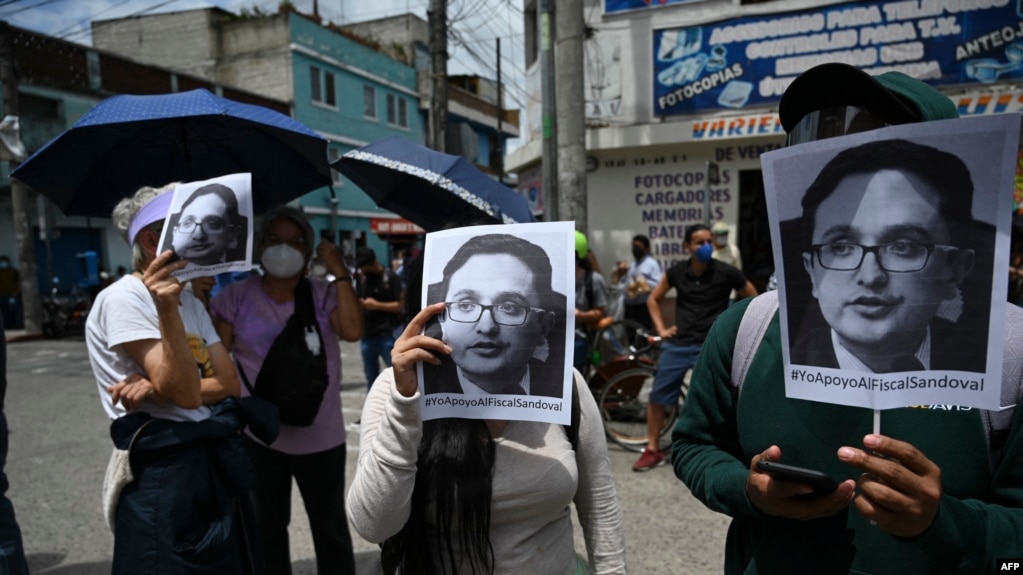 ARCHIVO - El Ministerio Público de Guatemal a través de la FECI informó este lunes de una orden de detención contra el exfiscal Juan Francisco Sandoval, exiliado en Washington, en la que proporcionó datos personales del exoperador de justicia.