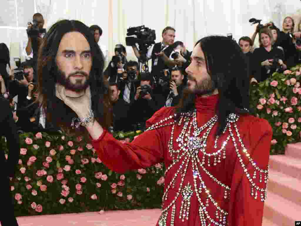 Jared Leto, holding a model of his own head, attends the Metropolitan Museum of Art&#39;s Costume Institute benefit gala, May 6, 2019, in New York.