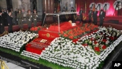 The body of North Korean leader Kim Jong-il lies in state at the Kumsusan Memorial Palace in Pyongyang, December 20, 2011.