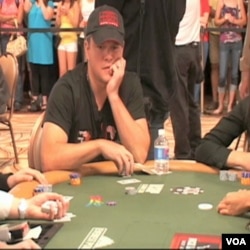 Glumac Matt Damon igra poker u humanitarne svrhe