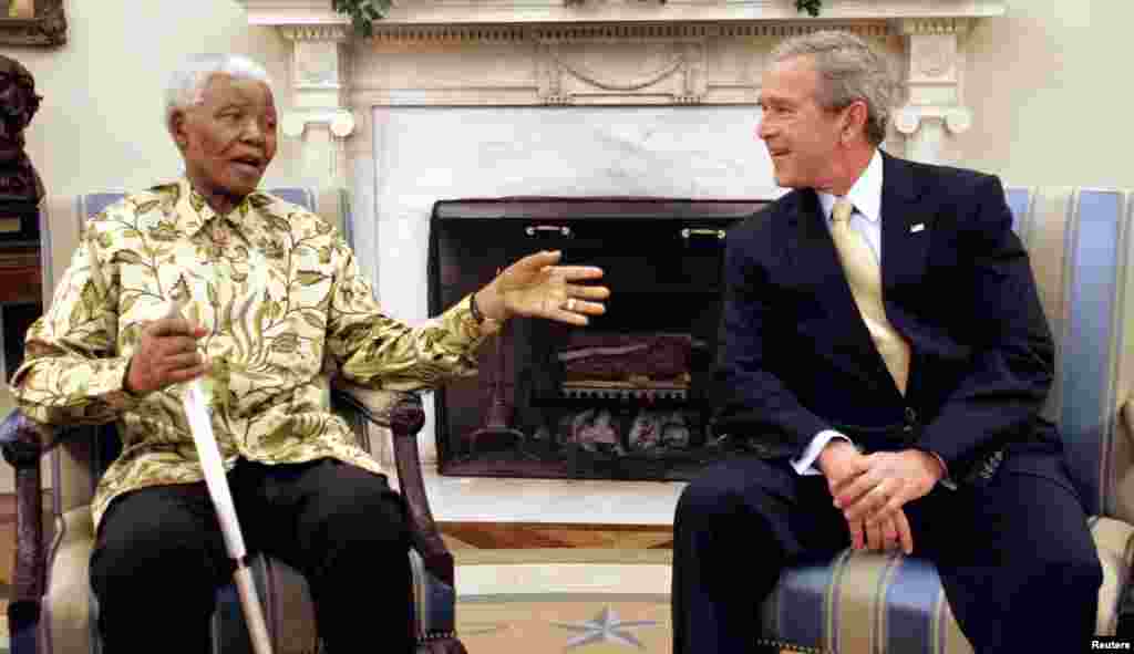 U.S. President George W. Bush meets with former South African President Nelson Mandela in the Oval Office of the White House, May 17, 2005. Mandela yesterday said that he backs Bush's call for global "liberty" but disagrees with some of his methods. REUTE