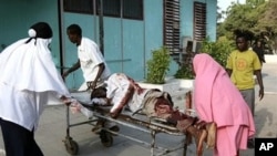 Somalis wheel a wounded civilian,at Medina hospital, Mogadishu, Somalia, who was wounded by mortar shrapnel during clashes between Somali insurgents and African Union troops (File Photo).