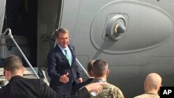 Menteri Pertahanan Amerika Serikat, Ash Carter tiba di Baghdad, 22 Oktober 2016 (AP Photo/Lolita Baldor).