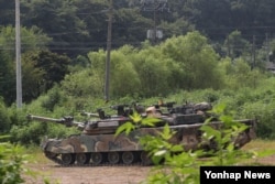 을지프리덤가디언(UFG) 미한연합군사훈련이 시작된 22일 경기도 파주시 접경지역에서 한국군 K-1 전차가 대기하고 있다.