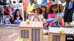 Protesters took to the street on World Habitat Day to express their dissatisfaction over land dispute issues, Monday, October 10, 2016, Phnom Penh, Cambodia.