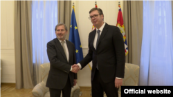 Komesar EU za susedsku politiku i proširenje Johanes Han i predsednik Srbije Aleksandar Vučić tokom susreta u Beogradu, 3. decembar 2018.