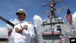 Archivo - El almirante Craig Faller, jefe del Comando Sur de EE.UU., habla durante una conferencia de prensa el 27 de julio, de 2019, en Port Everglades, en Fort Lauderdale, Florida.