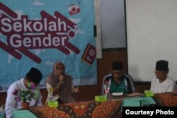 Sekolah Gender berisi delapan seri setiap akhir pekan di PPTI Al Falah Salatiga. (Foto courtesy: Ulfah)