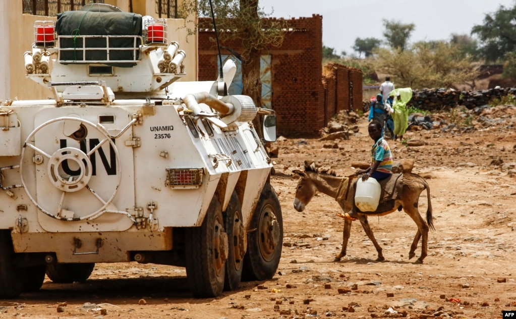  ٸǪ ߺ ġ -ī ӹ(UNAMID) 尩  糪͸ ź ̰  ִ.