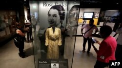 Salah satu pejuang hak-hak sipil Rosa Parks dipajang Museum Nasional Sejarah dan Kebudayaan Afrika-Amerika di Washington, DC. 