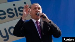 Turkey's President Tayyip Erdogan gives a speech in Ankara, Nov. 18, 2014.