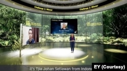 Tjia Johan Setiawan pada Juli diumumkan sebagai pemenang kompetisi Memprediksi Persebaran Api yang diadakan perusahaan global EY. (Courtesy: EY)