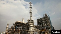 The Guru Gobind Singh oil refinery near Bhatinda in the northern Indian state of Punjab, April 27, 2012. 