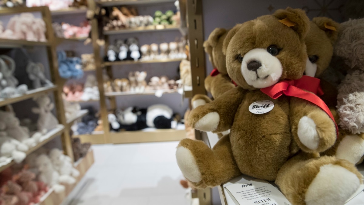 FAO Schwarz Gigi Hadid Plush Toy Soldier Teddy Bear 16 Brand New