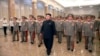 شمالی کوریا: کم جانگ اُن لڑکھڑاتے نظر آئے