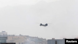 Американский транспортный вертолет над Кабулом 