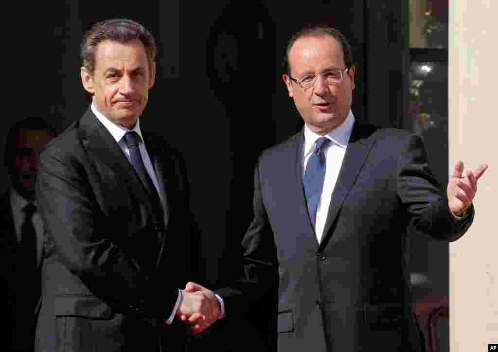 French President-elect Francois Hollande, right, shakes hands with outgoing President Nicolas Sarkozy before the handover ceremony Tuesday, May 15, 2012 at the Elysee Palace in Paris. 