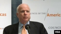 El senador John McCain, junto al senador Kyle presentaron un plan de 10 puntos de más control en la frontera